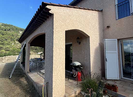 avec tuyau d'évacuation des eaux pluviales